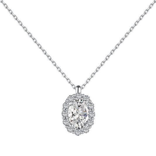 "Dazzling Elegance: Silver Necklace with Zirconia"