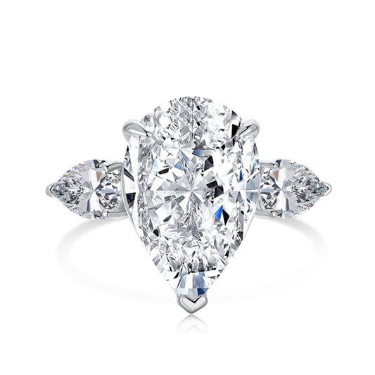 "Elegance in Silver: Zirconia Sparkle Ring"