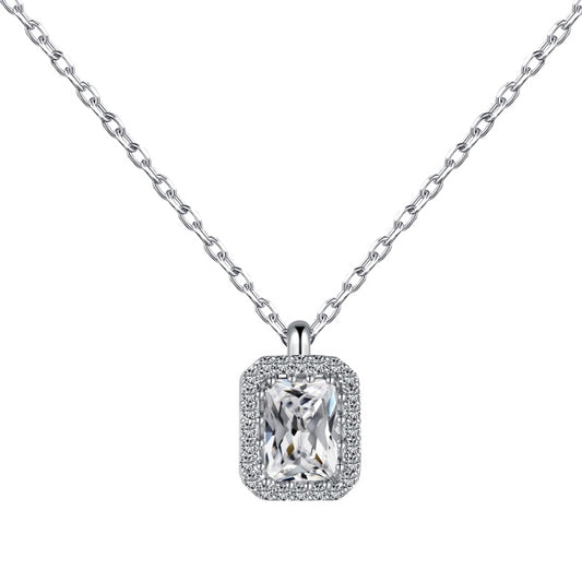 "Dazzling Elegance: Silver Necklace with Zirconia"